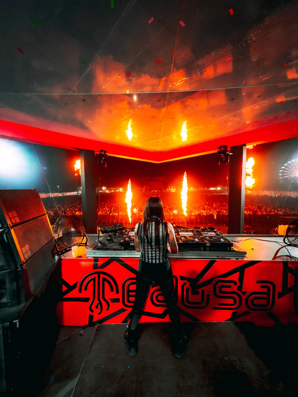 Fátima seen from behind at Blackworks, surrounded by intense red stage lighting